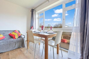 2 Bedroom 4 Beds flat with free parking sleeps 7 guest